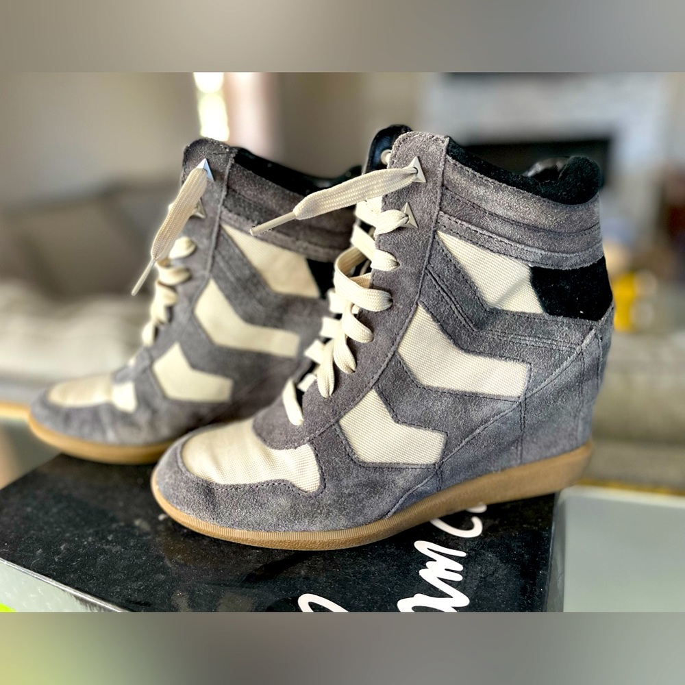 Wedge suede sneaker